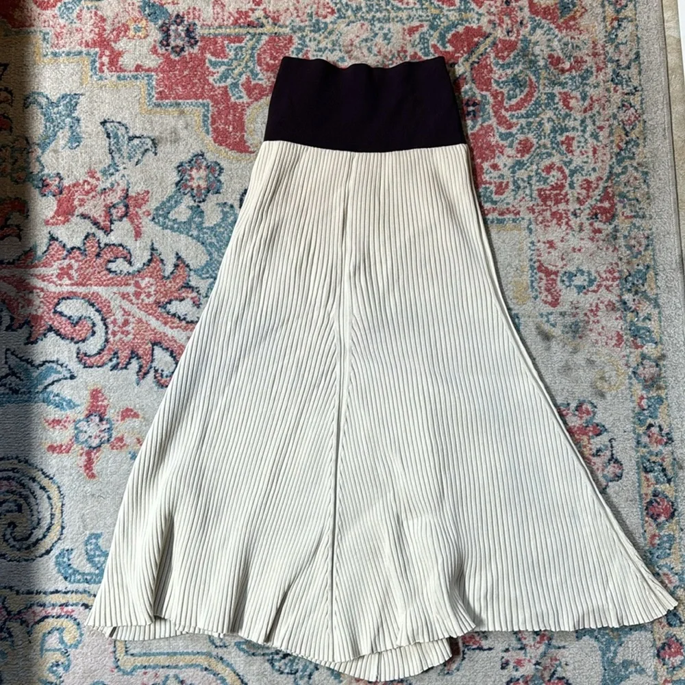 Tory Burch Cream Ribbed Maxi Skirt with Black Waistband